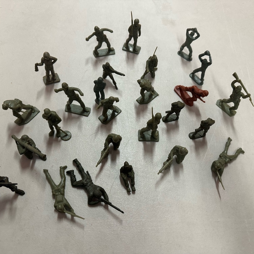 Lot of Vintage Military Personnel Army Men Toy Soldiers 
by Tim Mee